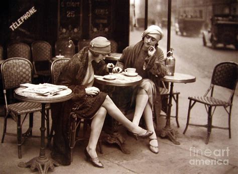 vintage bandw three friends at a paris cafe|paris cafes.